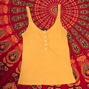 Yellow ribbed tank top, button front